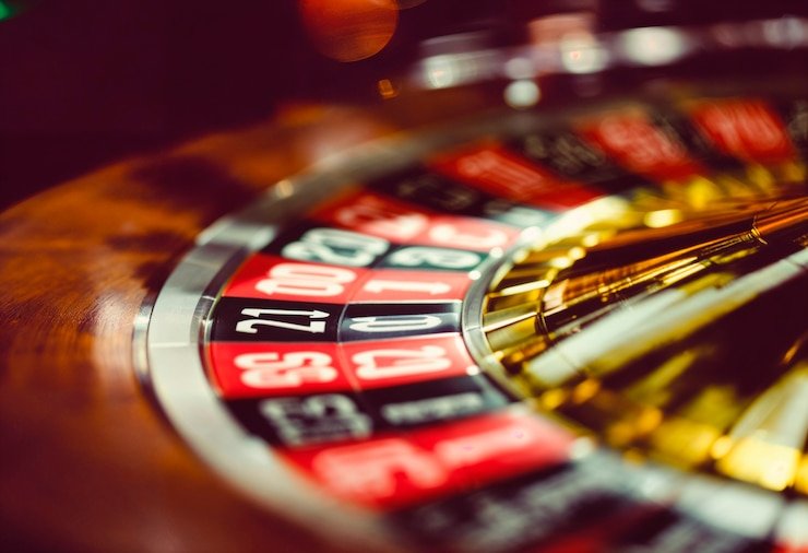 senopati slot live dealer table displayed on smartphone screen